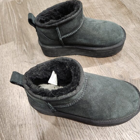 UGG Classic Ultra Mini Platform Boots - Picture 4 of 5